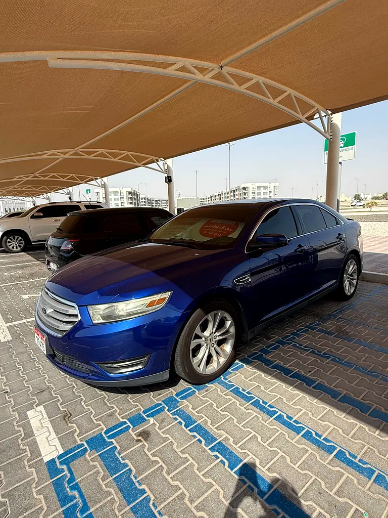 Ford Taurus 2013 — photo 1 of 6