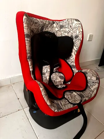 Infant car seat with removable padding — used, good condition