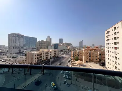شقة ثلاث غرف وصالة في أبراج النعيمية، تتميز بمساحات واسعة وتشطيبات راقية، مع بلكونة بإطلالة ممتازة، في موقع حيوي قريب من جميع الخدمات. مميزات الشقة: