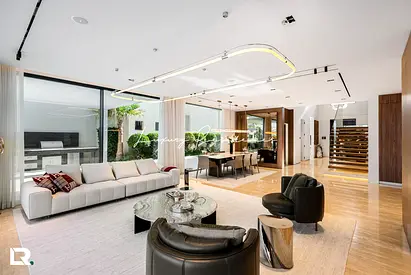 Expertly Redesigned | Spacious & Bright Villa