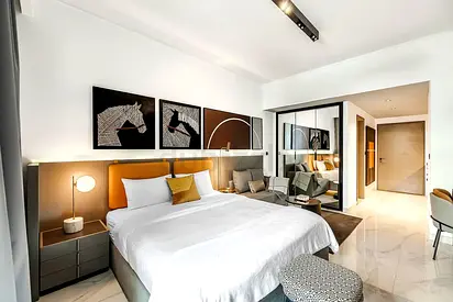 Spacious Studio with Canal View | All Bills Included