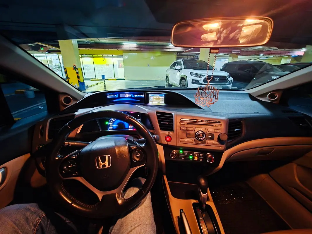 Honda Civic 2012 — photo 1 of 11