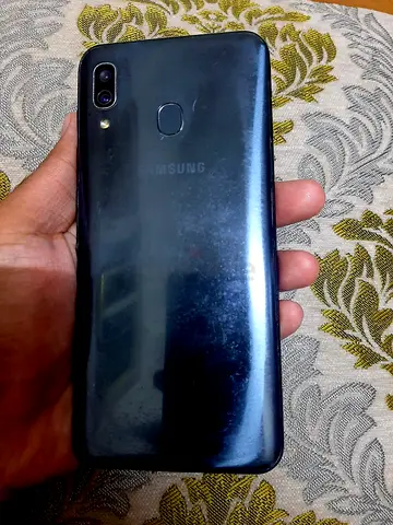 SAMSUNG GALAXY A30 64GB 4GB RAM DUAL SIM TRA ALL OK JUST SOMETIMES AUTOMATICALLY TOUCH SCREEN