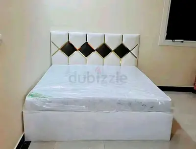 White faux leather double bed with diamond-pattern headboard (queen/king size)
