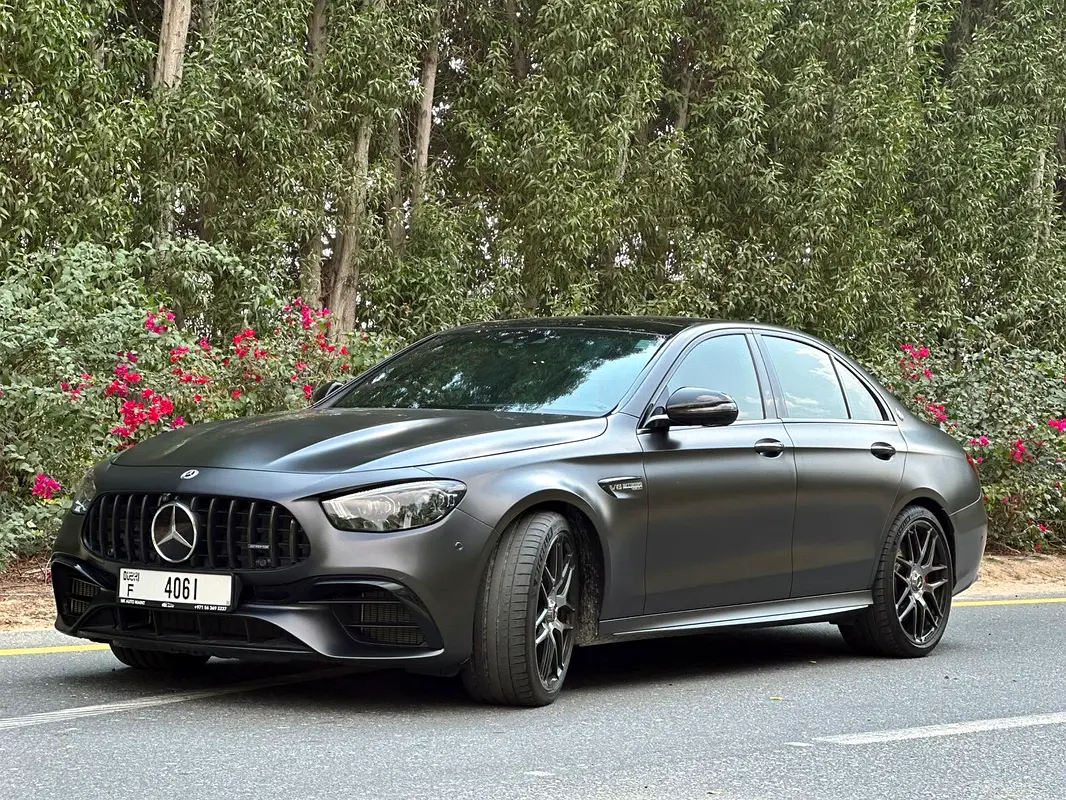 Mercedes-Benz E-Class 2023 — photo 1 of 20
