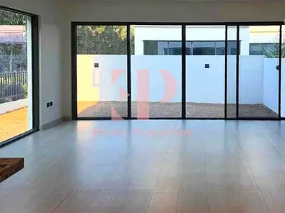 Stunning 5-Bedroom l vacant l low price
