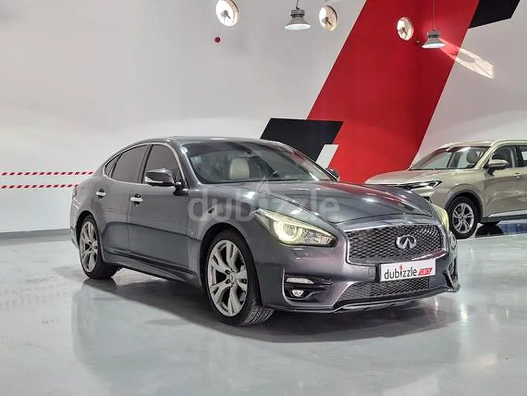 Infiniti Q70 2016 — photo 1 of 14