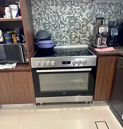 Beko Nrw model electric range cooker with ceramic hob - good condition