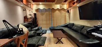 furnished studio, spacious, work from home, parking,Monthly 4000 AED, Direct from owner, negotiable.