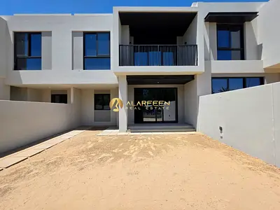 Elegant Townhouse | Spacious Layout | 220K One Cheque