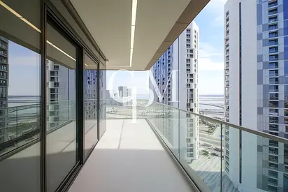 شقة فاخرة زاوية | تصميمات داخلية مشرقة | طابق مرتفع