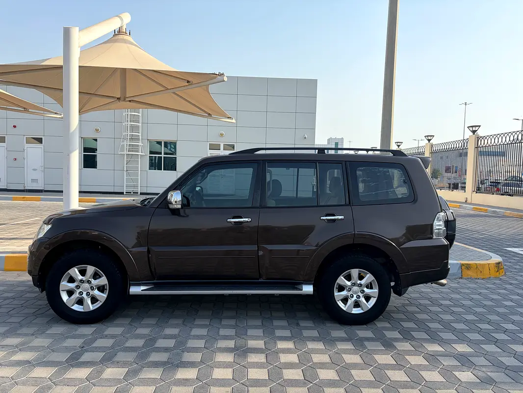 Mitsubishi Pajero 2017 — photo 1 of 19