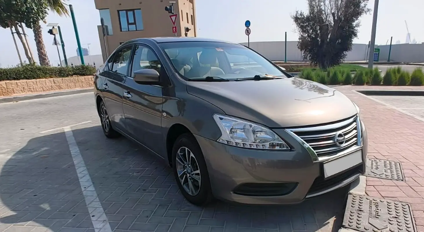 Nissan Sentra 2016 — photo 1 of 8
