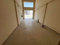 Commercial space suitable for all types of businesses – fully equipped kitchen and bathroom – Fl
