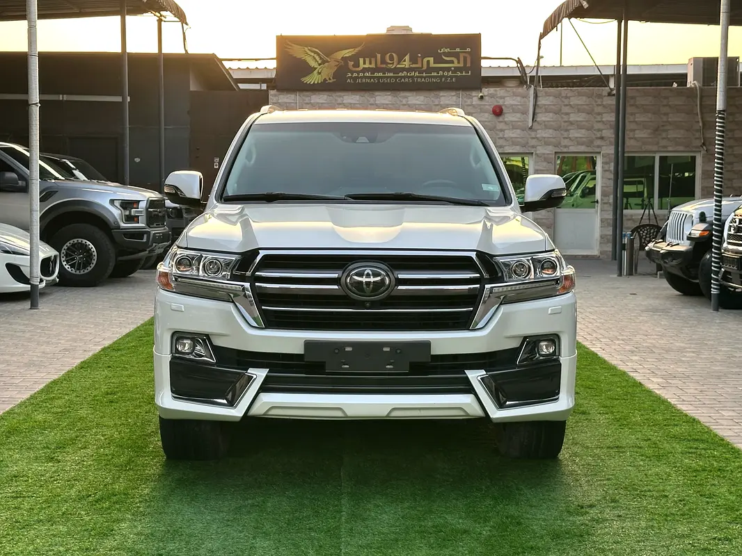 Toyota Land Cruiser 2021 — photo 1 of 16