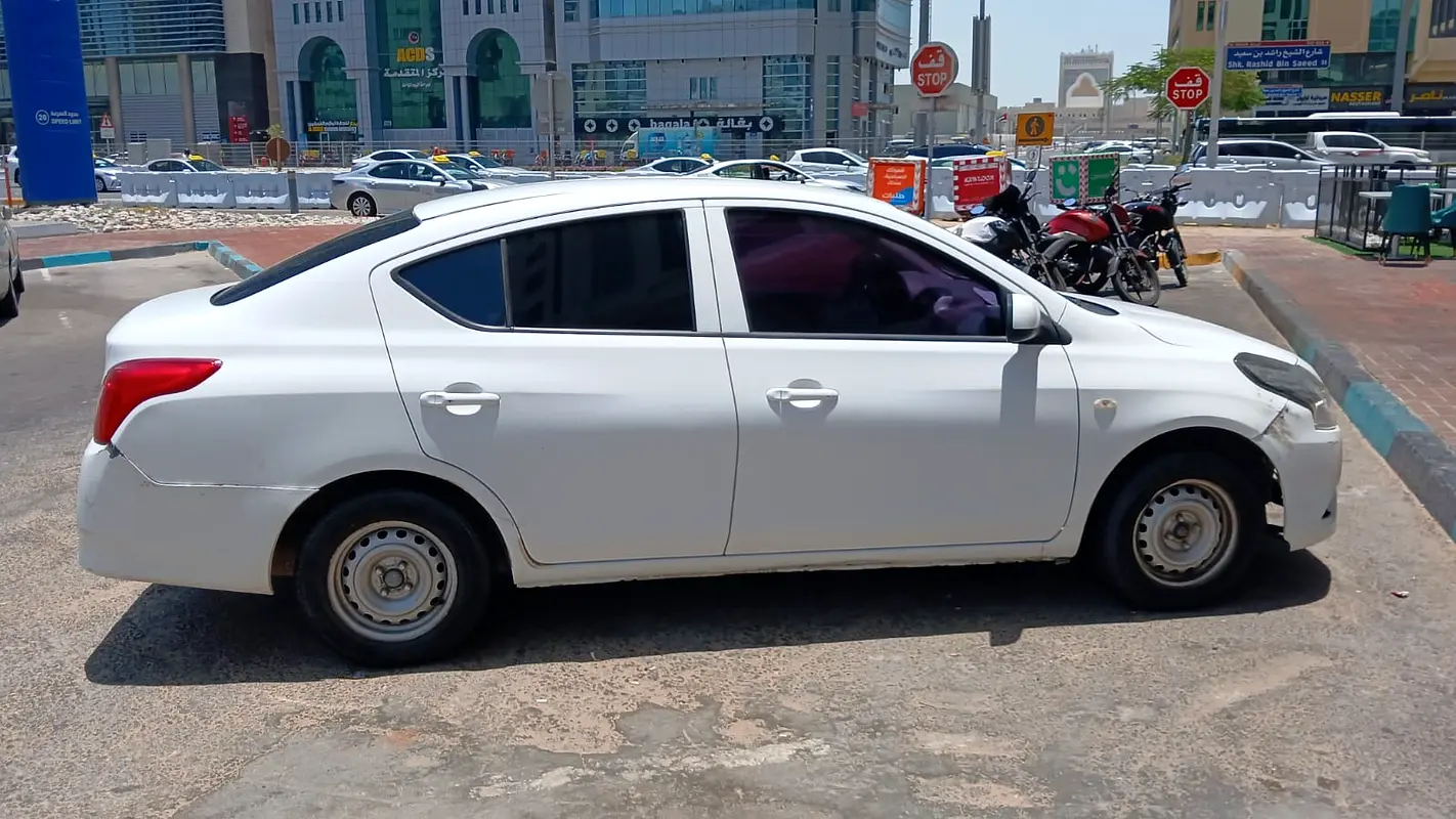 Nissan Sunny 2016 — photo 1 of 5