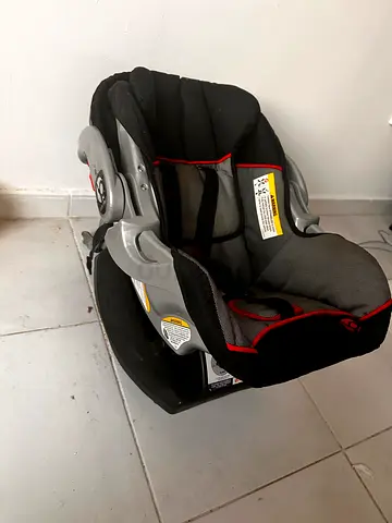 Infant car seat / baby carrier - used, good condition