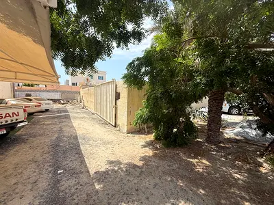 أرض مبنية