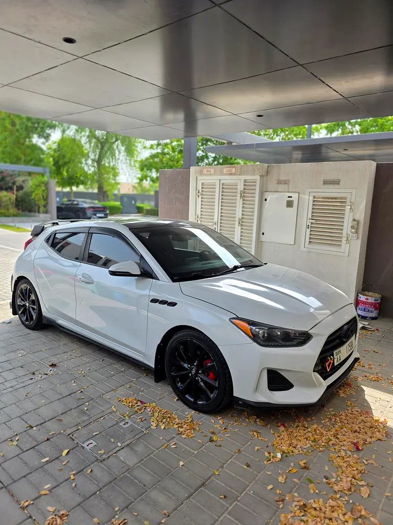 Hyundai Veloster 2019 — photo 1 of 16