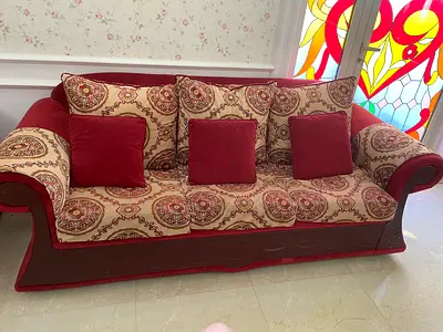 3-seater patterned sofa with wooden frame - good condition