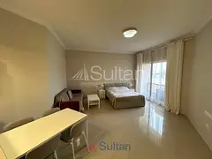 Newly Furnished Studio Pool/Gym Access