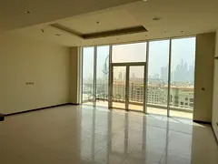 Beachfront 2BR Apartment | Balcony | Sea & Skyline Views