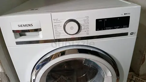 Siemens iQ700 Freestanding Frontload Washing Machine with a 9Kg capacity.It features a maximum spin