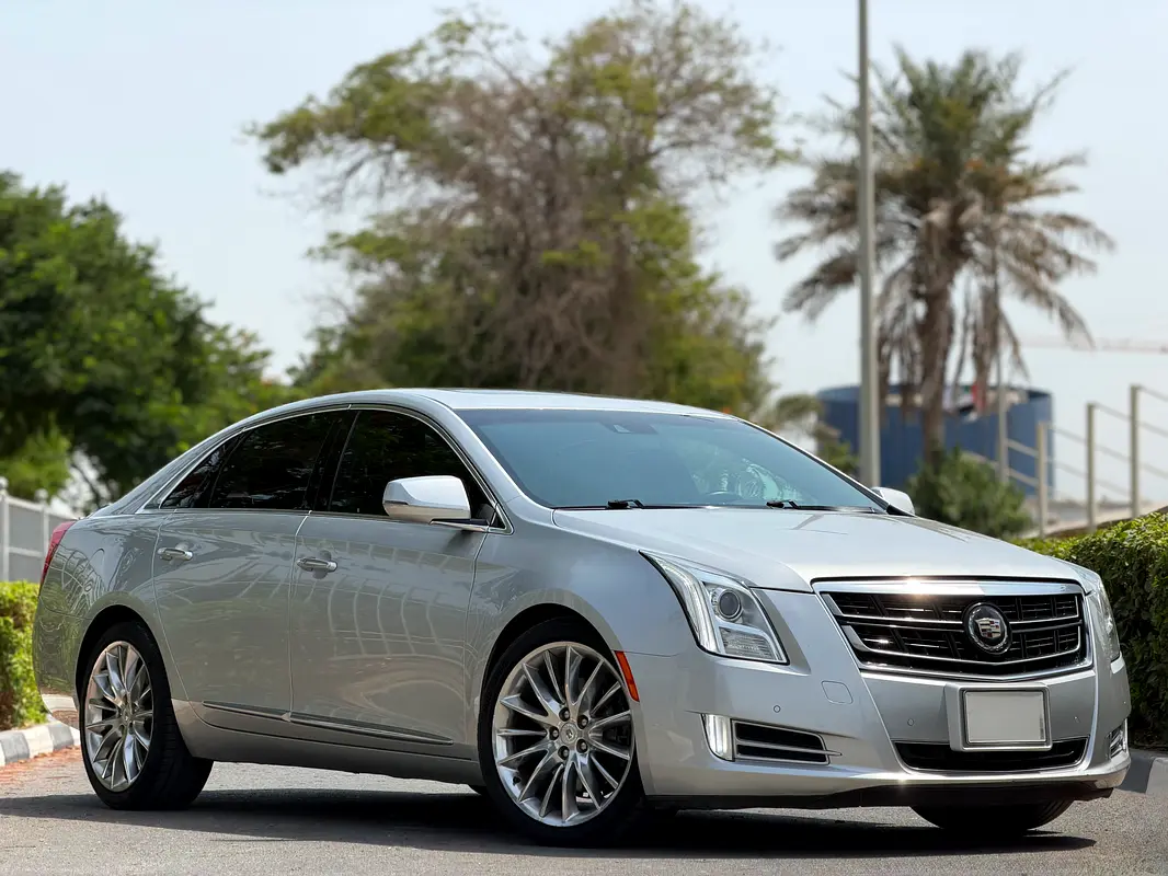 Cadillac XTS 2014 — photo 1 of 18