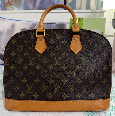 Louis Vuitton Monogram Alma | Purchased in Japan | Never Used Since Purchase | AED 2,500 Negotiable