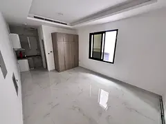 First occupant | Ground floor | Semi-detached kitchen | Built-in wardrobes | Central air conditionin