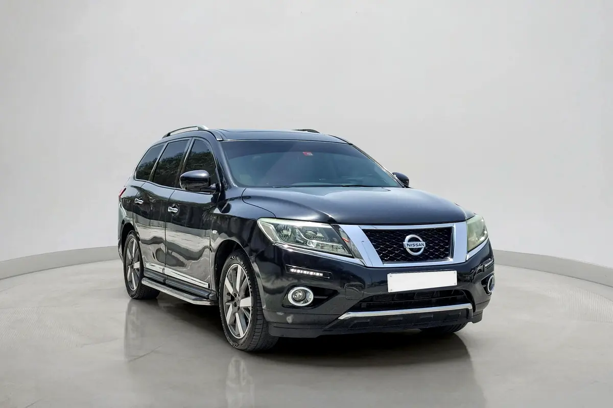 Nissan Pathfinder 2015 — photo 1 of 15