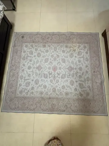 Light beige Persian-style area rug - good condition, 2x3m (approx)