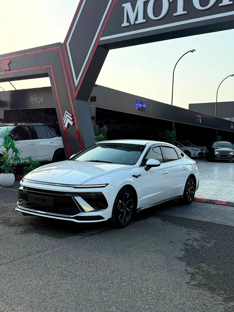 Hyundai Sonata 2024 — photo 1 of 15