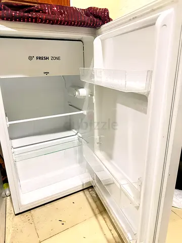 Small single-door refrigerator / minibar - good working condition
