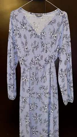 Light blue floral long-sleeve midi dress