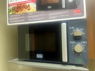 Black  Decker Compact Manual Microwave - 20L, Good Condition