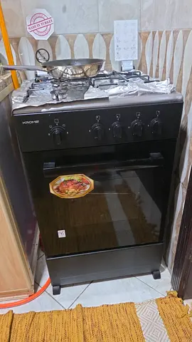 ​🍳 Gas Cooker/Stove + Cylinder (Nearly New!)
​Gas cooker + large gas cylinder  + regulator+long pip