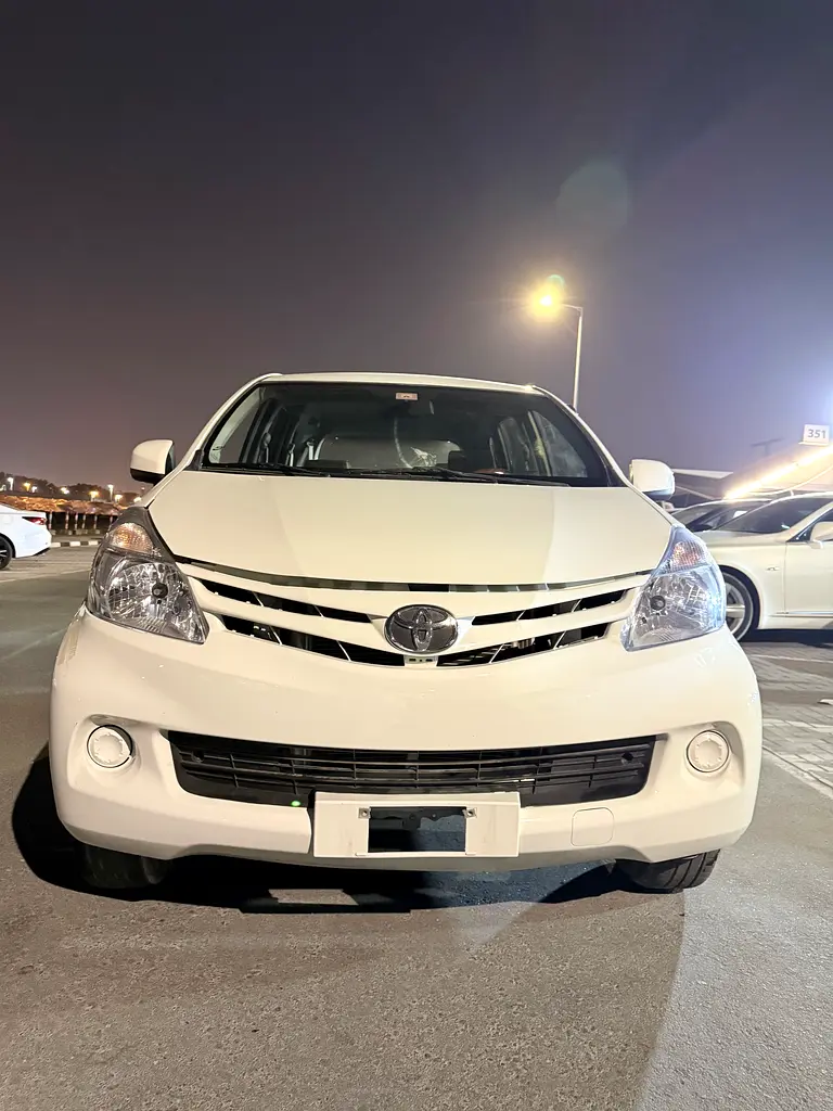 Toyota Avanza 2015 — photo 1 of 18
