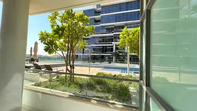 Studio Apartment - Golf Course Views - Prime Location