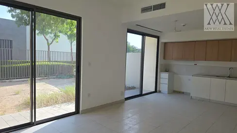 CORNER UNIT | VACANT | SPACIOUS
