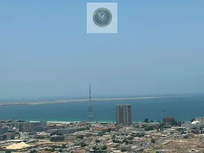 ثلاث غرف وصاله للايجارالسنوى منطقة المجاز ثلاثه بإمارة الشارقه بلكونه اطلاله بحريه خزائن بالحائط مساحات واسعه غرفه خادمه