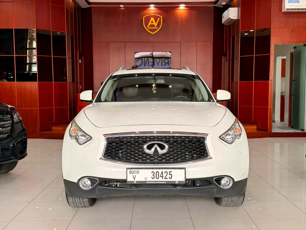 Infiniti QX70 2018 — photo 1 of 14