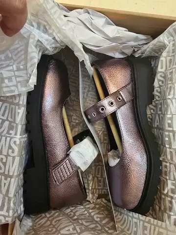 Steve Madden Kids. Girls metallic pewter Mary Jane shoes