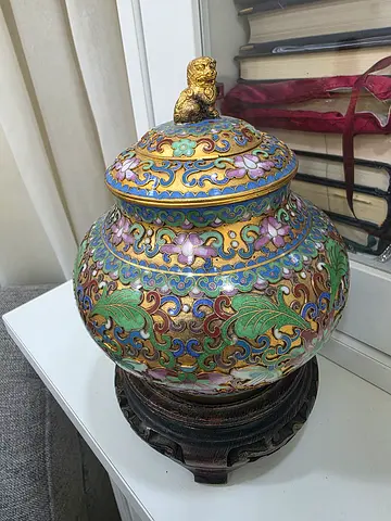 Chinese jar with lid