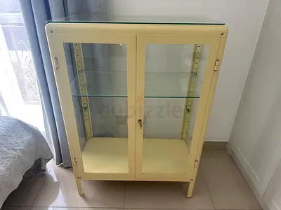 Metal glass display cabinet with lock — excellence condition