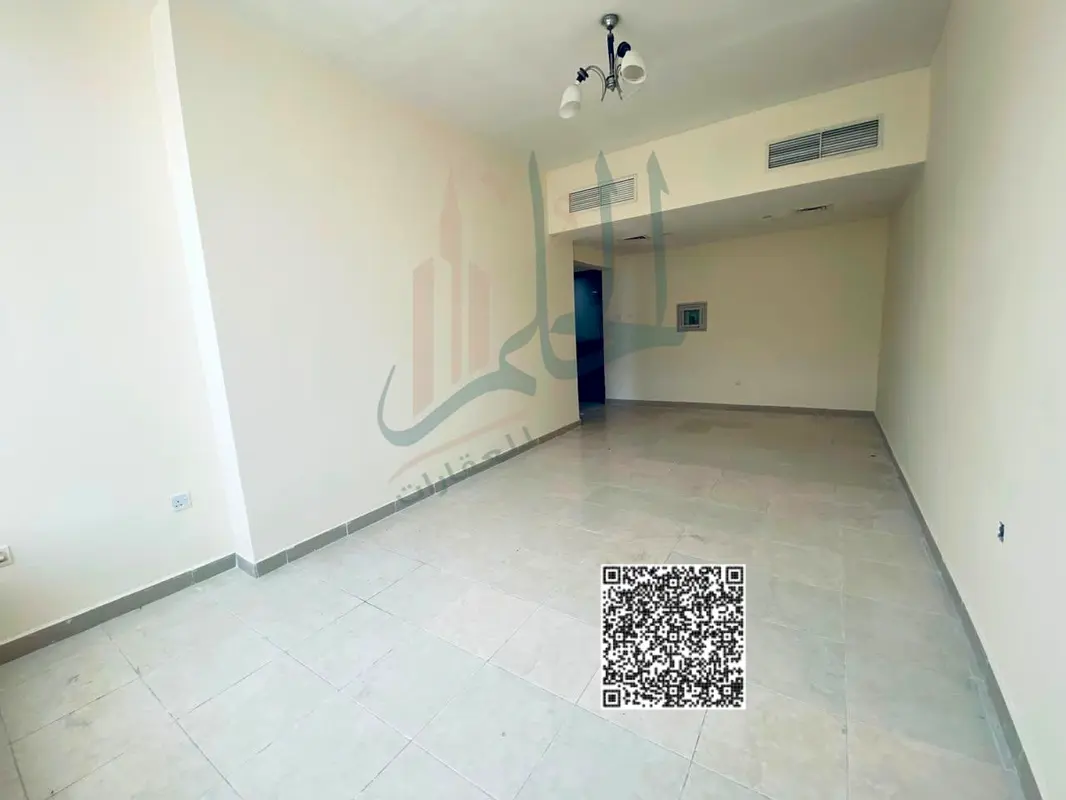 فرصة رائعة للسكن أو الاستثمار في شقة جاهزة وفارغة، تتميز بموقعها وإطلالتها المفتوحة.