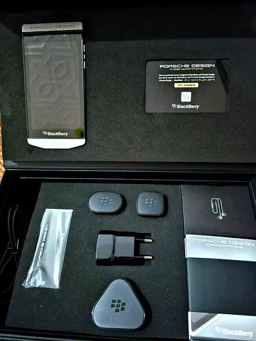 Blackberry Porsche P9982