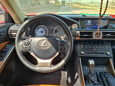 2015 Lexus IS-SERIES — фото 9