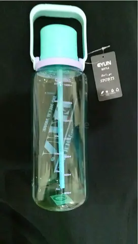 Brand new 1.6L Sports Water Bottle with Straw and Carry Handle