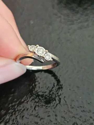 White Gold Diamond ring